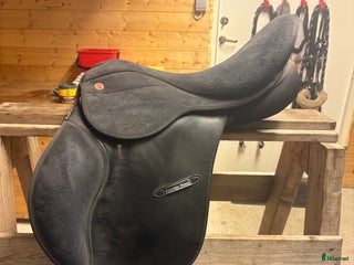 Sadlar hästutrustning till salu i Diö - Annons 1