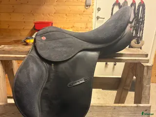 Sadlar hästutrustning Sadel i Diö - Annons 2