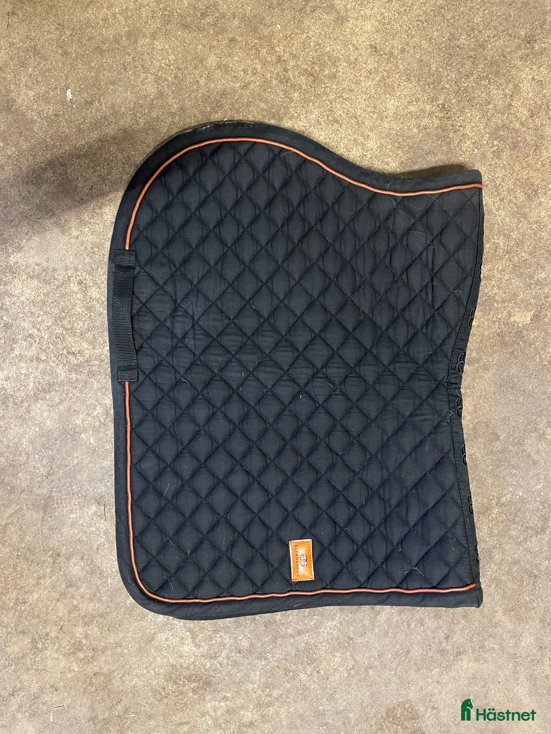 Schabrak & Vojlockar hästutrustning till salu: Fint GlenGordon schabrak  i Flyinge - Annons 1