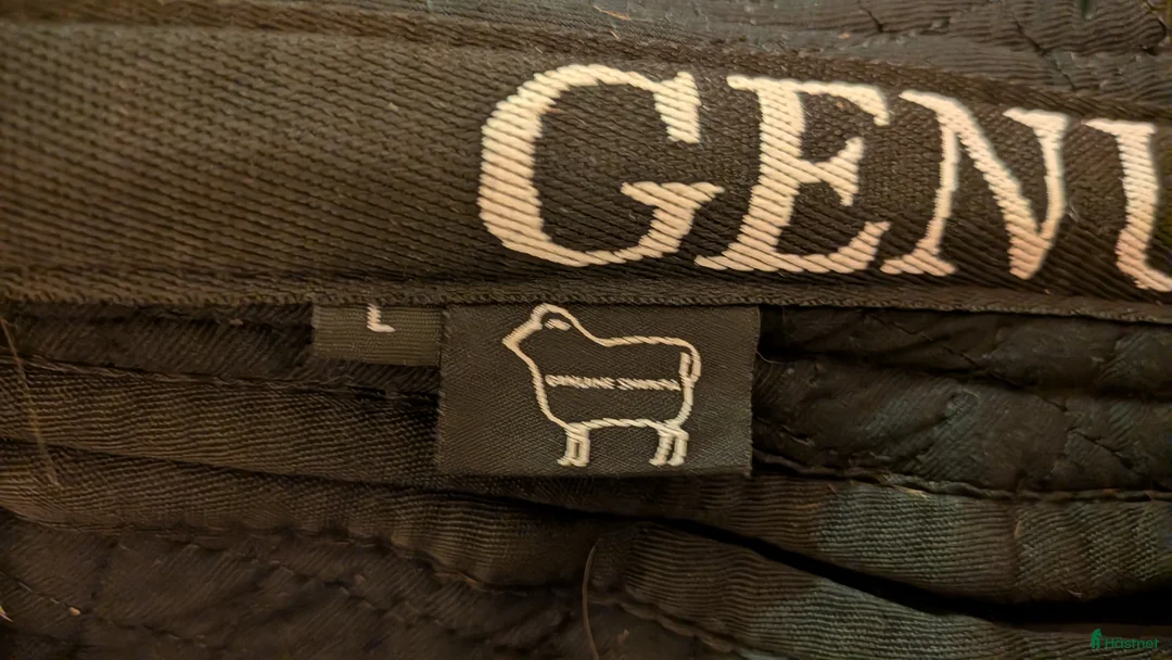 Schabrak & Vojlockar hästutrustning till salu: Pad, sadelpad Genuine sherpa  i Ärla - Annons 3