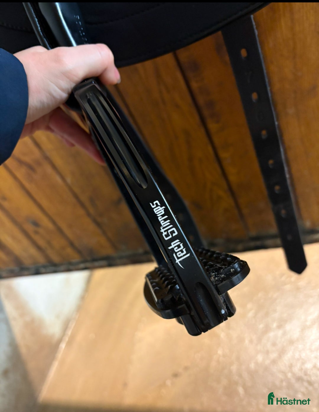 Stigbyglar hästutrustning till salu: Tech stirrups  i Ervalla - Annons 2