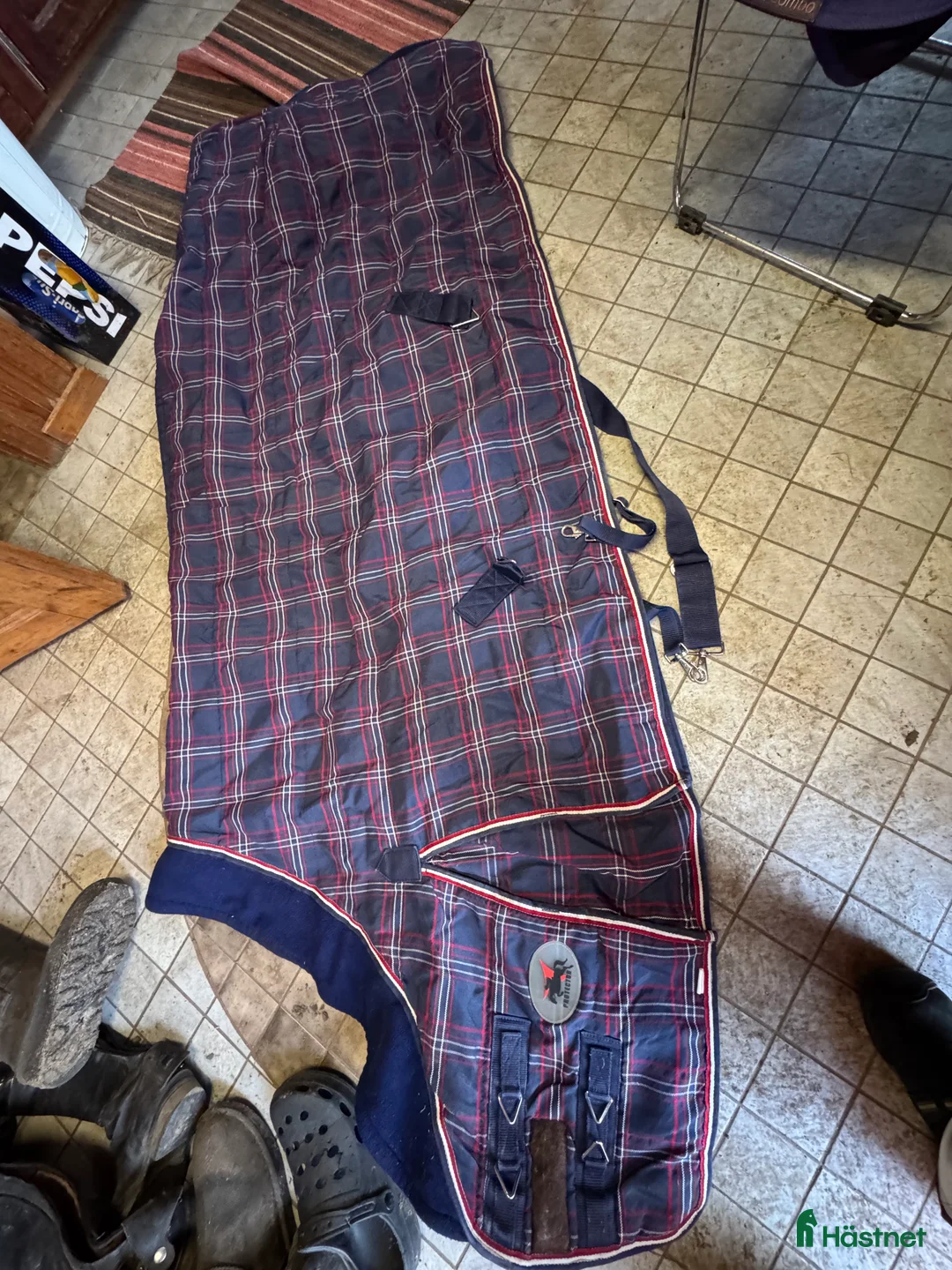 Täcken hästutrustning till salu: Slitstarkt och fint stalltäcke i Sundsvall - Annons 1