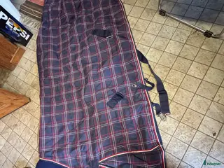 Täcken hästutrustning till salu: Slitstarkt och fint stalltäcke i Sundsvall - Annons 2