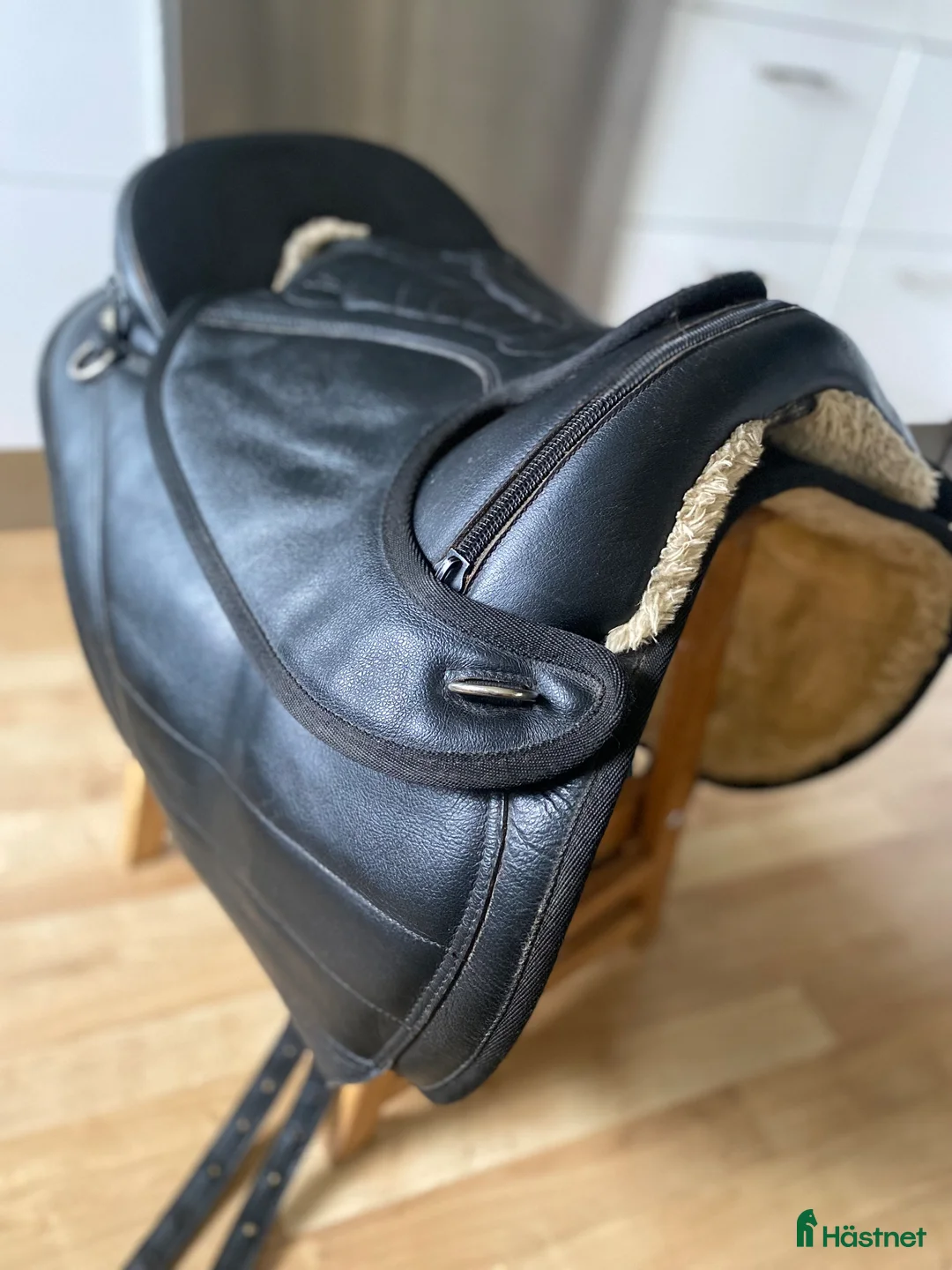 Sadlar hästutrustning till salu: Bomlös sadel med sadelgjord  - Annons 1