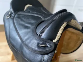 Sadlar hästutrustning Bomlös sadel med sadelgjord - Annons 1