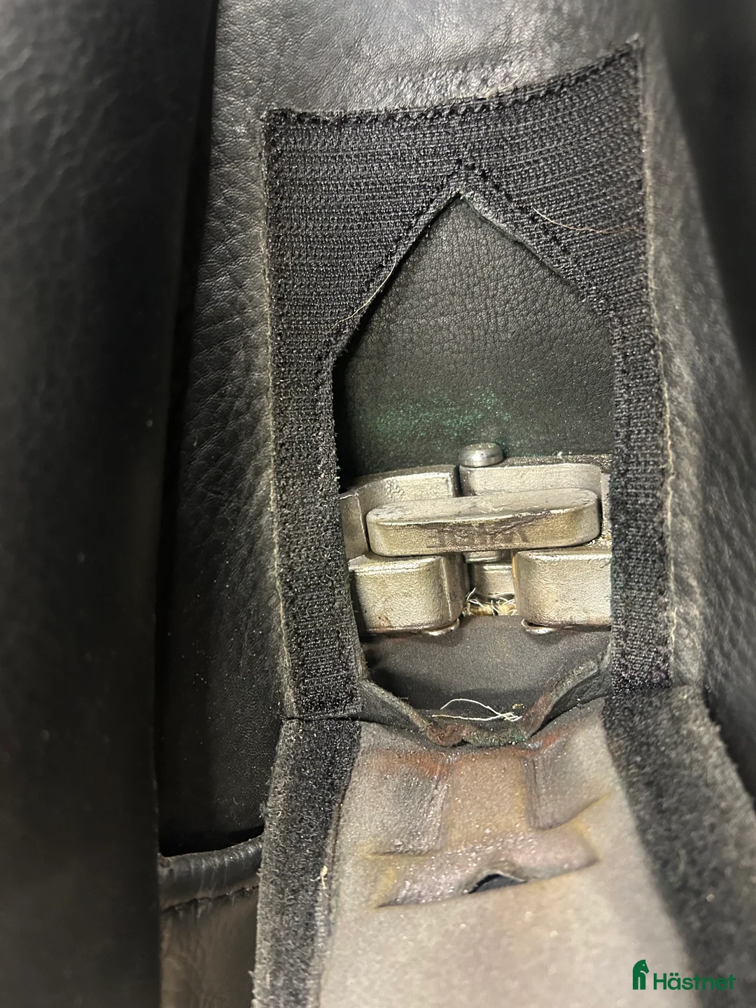 Sadlar hästutrustning till salu: Santa Cruz Colbert Brothers Flo, dressyr 17’ i Norrtälje - Annons 6