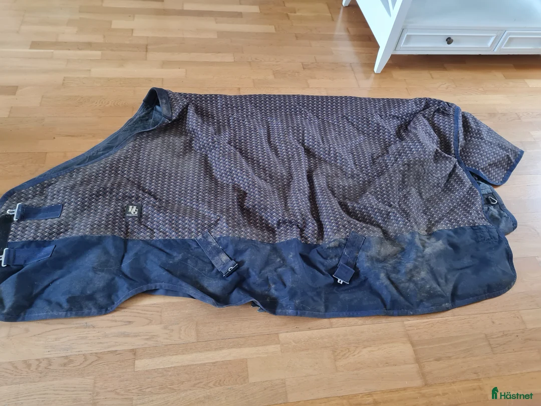 Täcken hästutrustning till salu: Utetäcke och transport/svettäcken - Annons 2