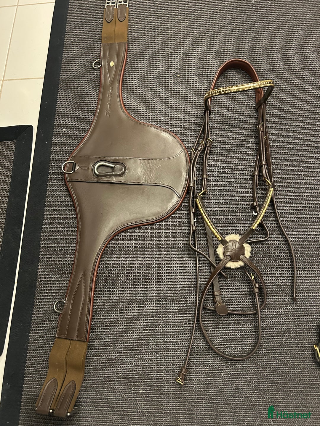 Sadeltillbehör hästutrustning till salu: Magplatta, st 120cm i Göteborg - Annons 1