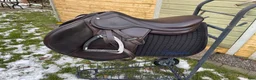 Sadlar hästutrustning till salu: Välvårdad hoppsadel - Annons 1
