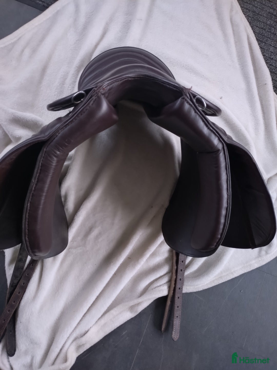 Sadlar hästutrustning till salu: Island/dressyrsadel  i Nyköping - Annons 2