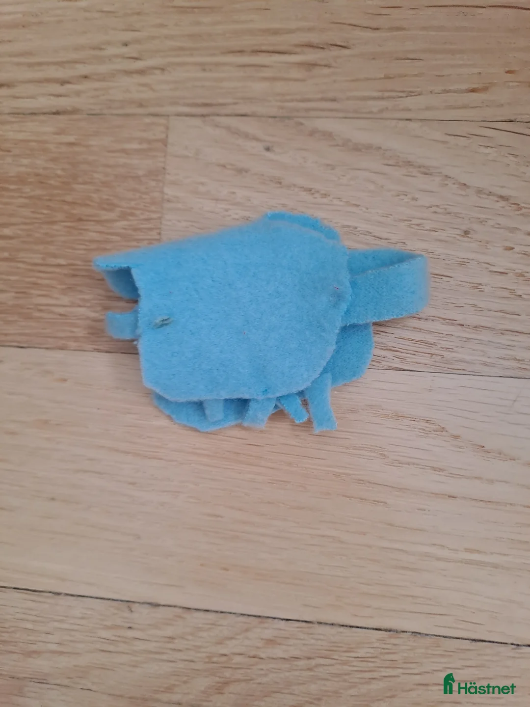 Hästinspirerad heminredning övrig utrustning till salu: Fint blått täcke till schleich unghäst i fleece! i Västerfärnebo - Annons 1