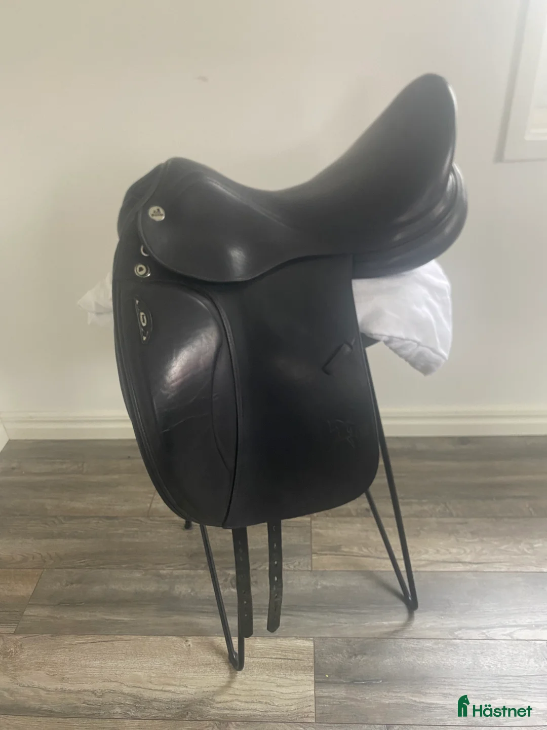 Sadlar hästutrustning till salu: Mycket fin sadel, Prestige X Helen  i Fjärås - Annons 1