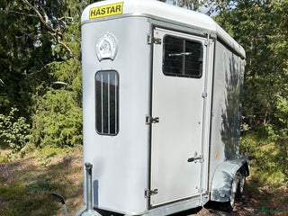 Hästtransporter fordon & transport till salu: Mycket stabil och välskött transport i Åkersberga - Annons 1