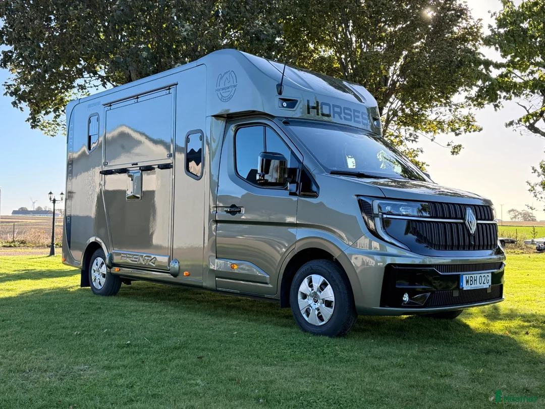 Hästlastbilar  fordon & transport till salu: Horsepartner Exclusive Hästlastbil - Annons 1