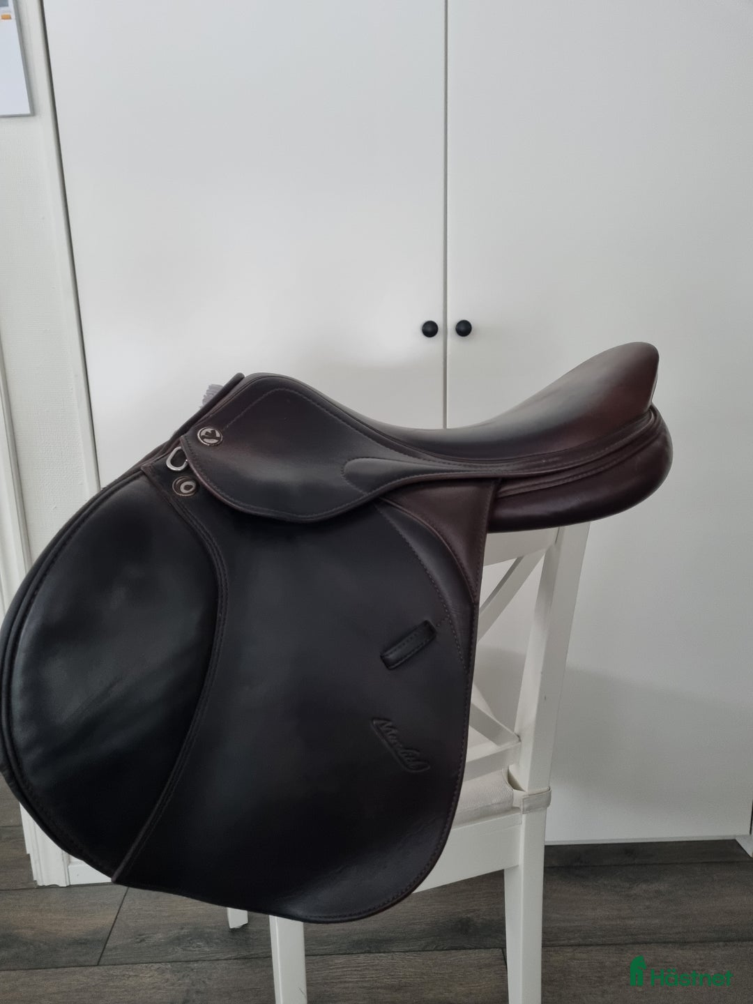 Sadlar hästutrustning till salu: Fin brun hoppsadel 17" i Tvååker - Annons 1
