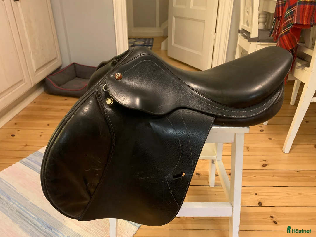Sadlar hästutrustning till salu: Prestige Versailles i Nynäshamn - Annons 2