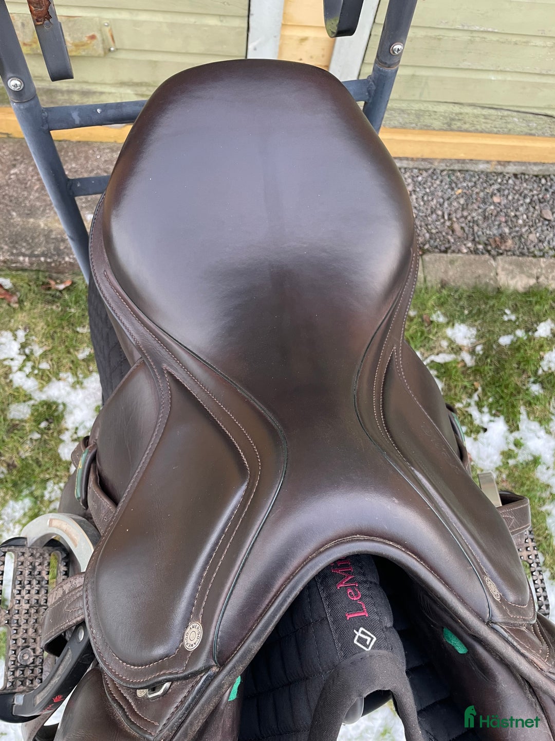 Sadlar hästutrustning till salu: Välvårdad hoppsadel - Annons 2