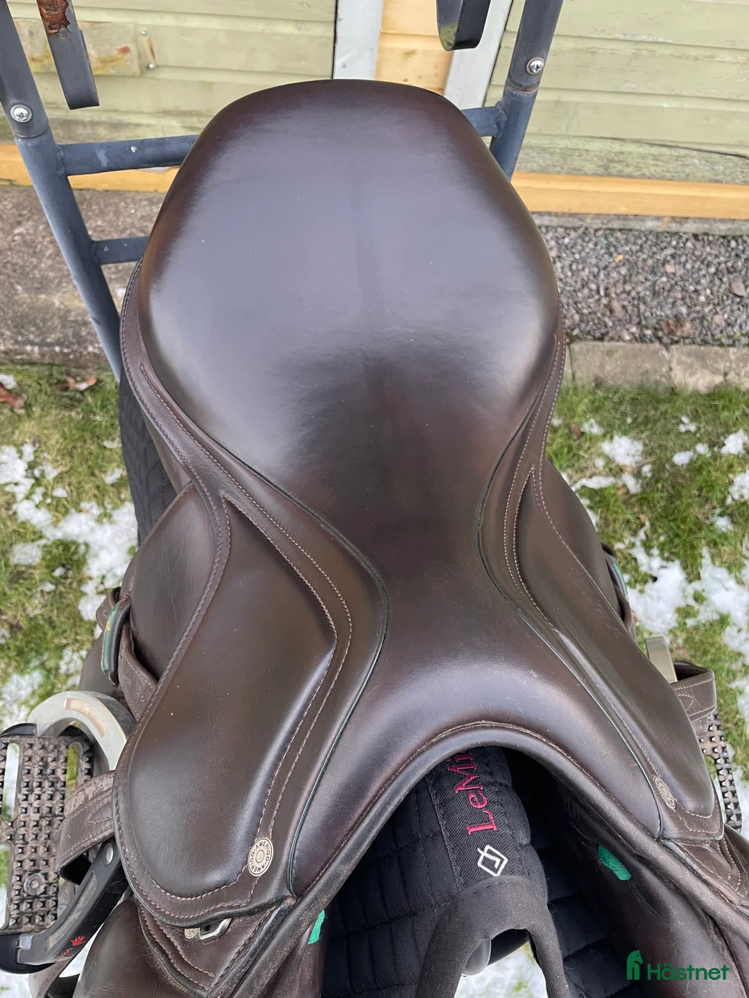 Sadlar hästutrustning till salu: Välvårdad hoppsadel - Annons 2