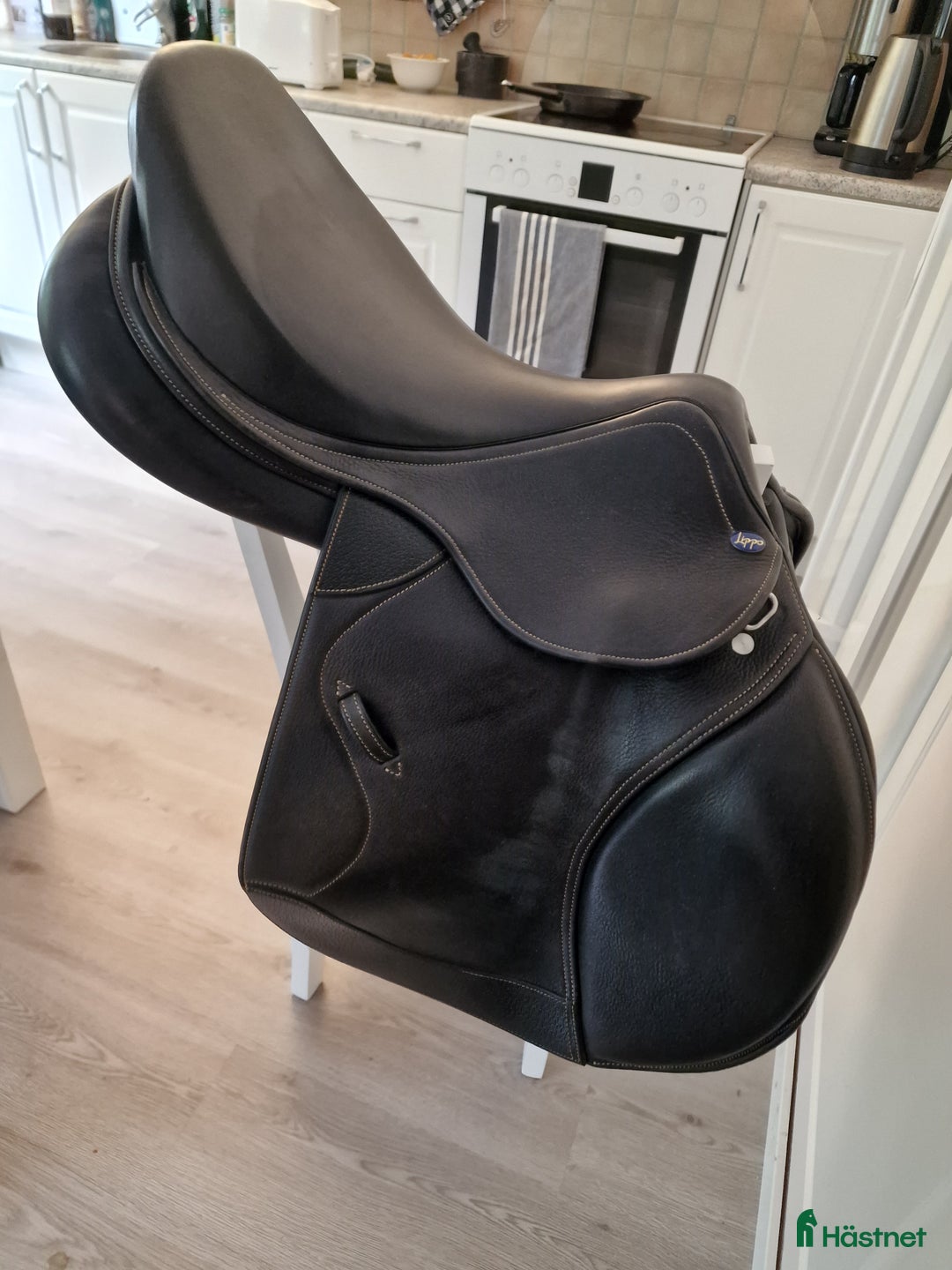 Sadlar hästutrustning till salu: Lippo hoppsadel säljes i Ösmo - Annons 3
