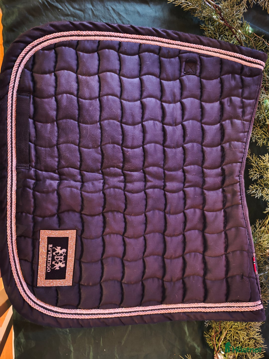 Schabrak & Vojlockar hästutrustning till salu: Tre olika dressyrschabrak  i Rockneby - Annons 2