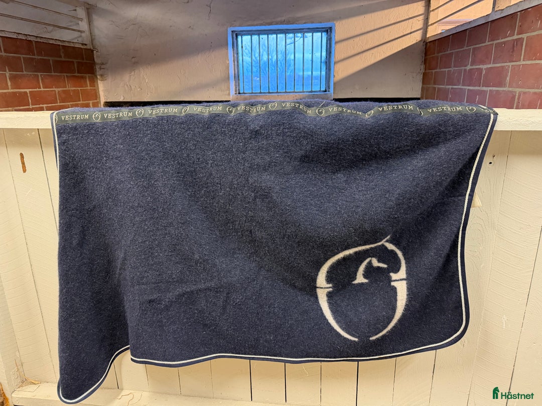 Täcken hästutrustning till salu: Vestrum ulltäcke i Vollsjö - Annons 4