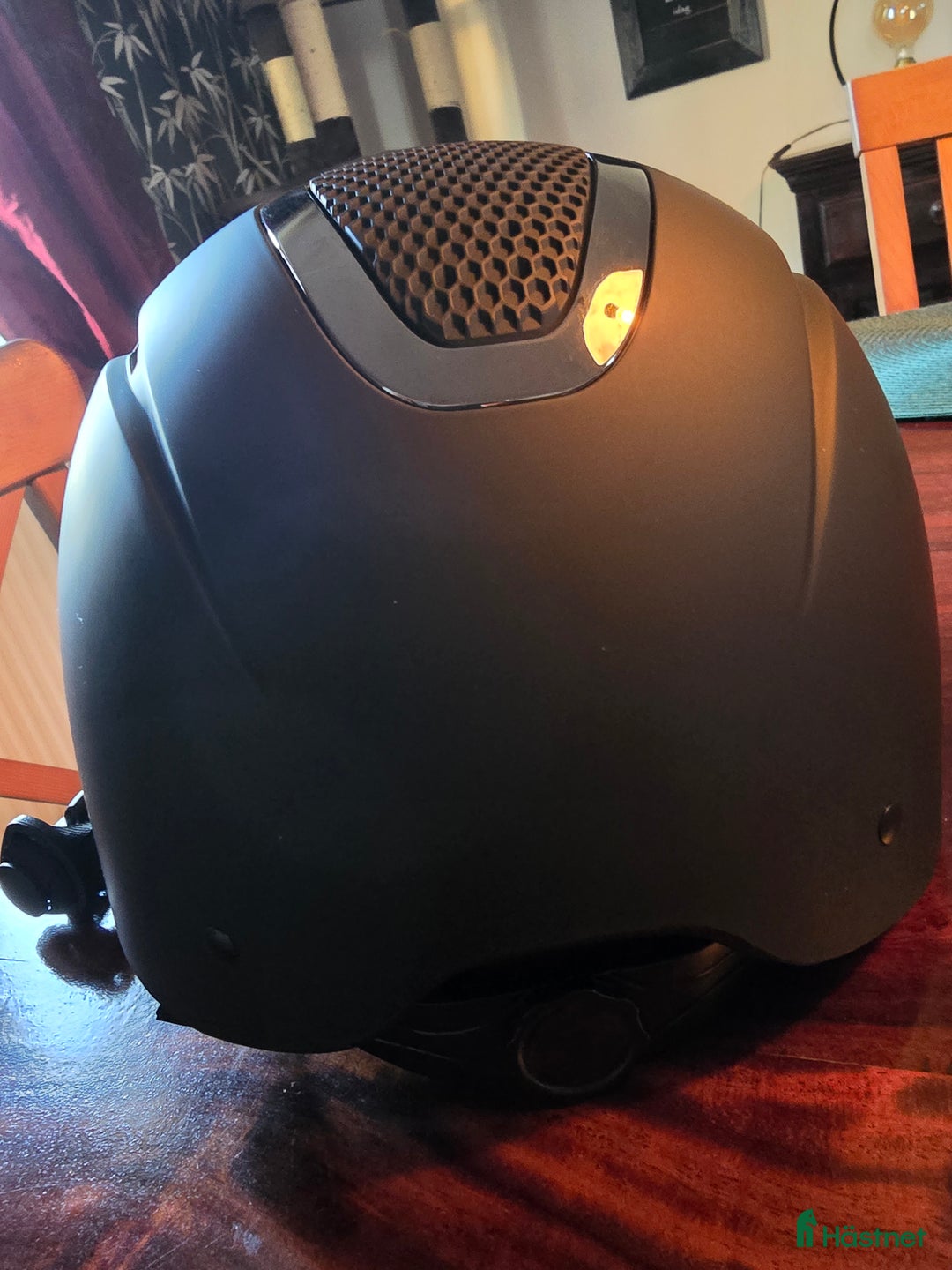 Hjälmar ryttarutrustning till salu: Equipage hjälm säljes i Väderstad - Annons 2