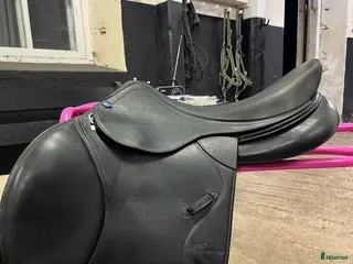 Sadlar hästutrustning Svart Lippo hoppsadel i Vara - Annons 6