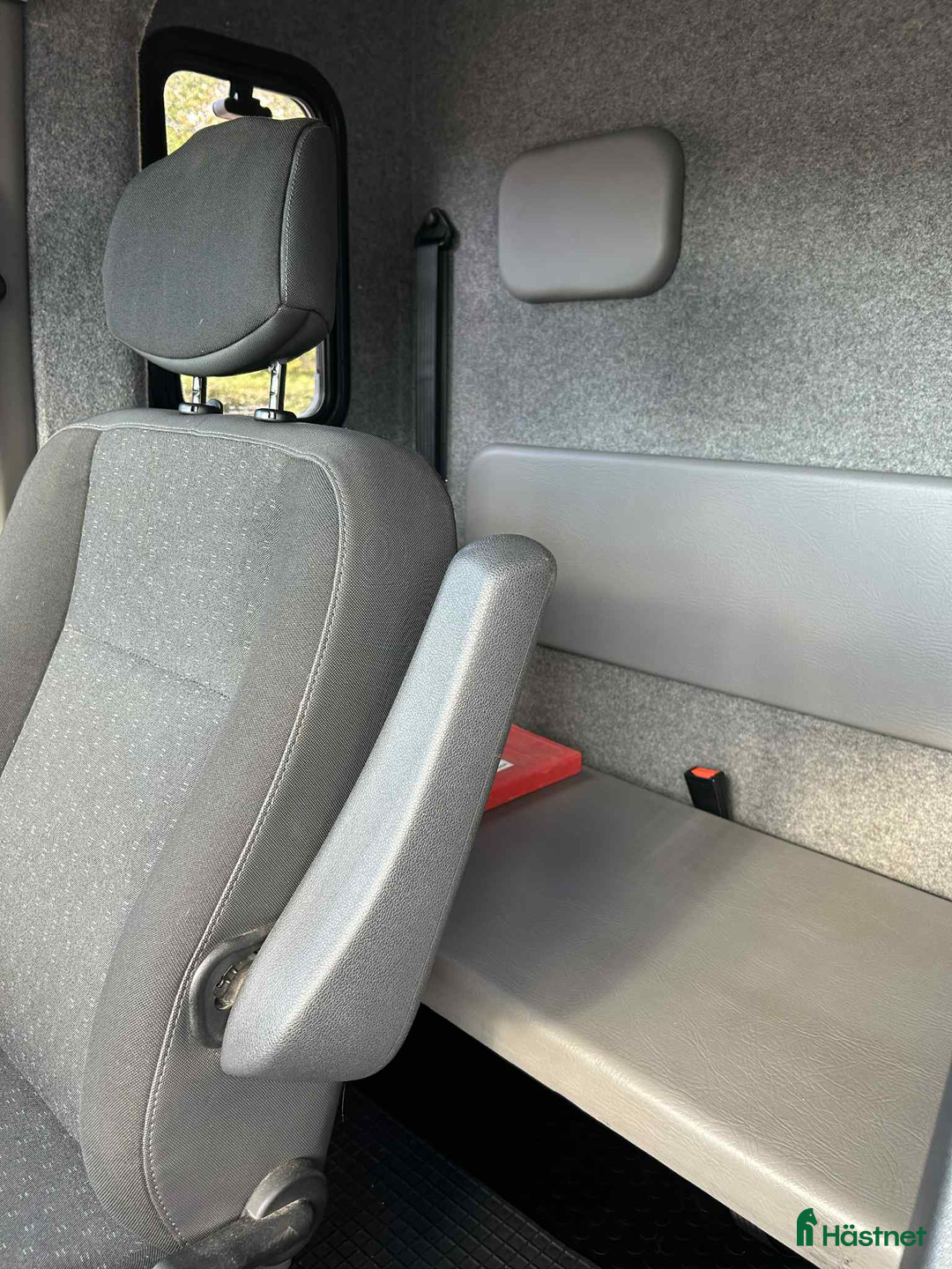 Hästlastbilar  fordon & transport till salu: Nuyts Hästlastbil 5 säten V-galler Låga mil!  i Köping - Annons 10