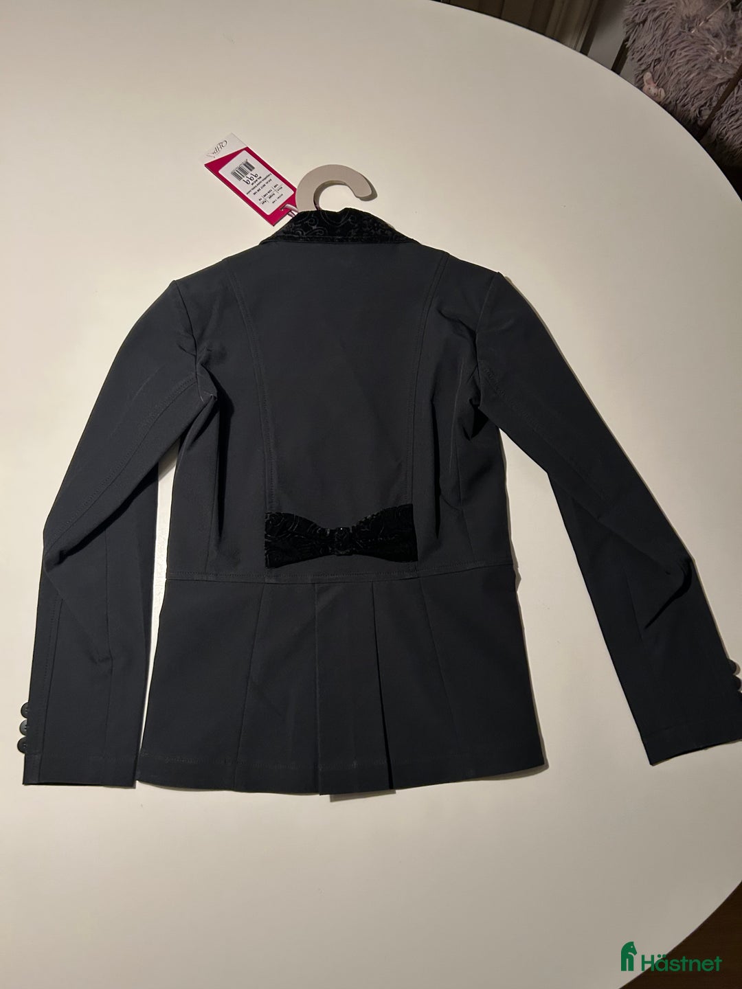 Jackor & Kavajer ryttarutrustning till salu: Nya kavaj i storlek 140 och 164 i Vellinge - Annons 2