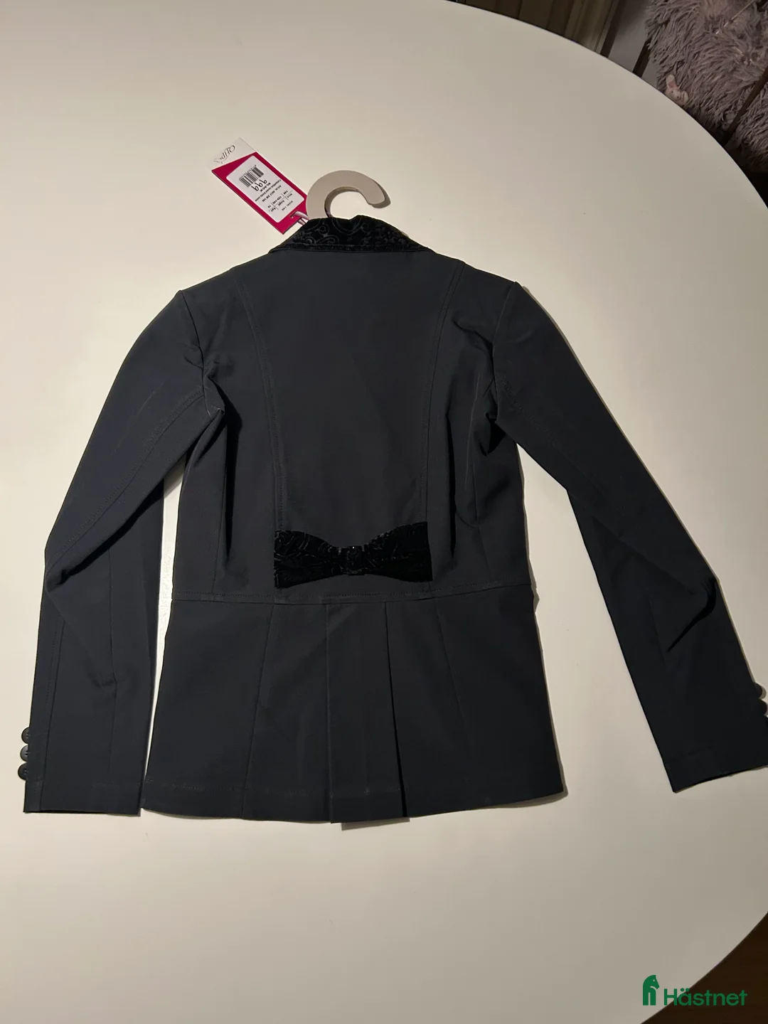 Jackor & Kavajer ryttarutrustning till salu: Nya kavaj i storlek 140 och 164 i Vellinge - Annons 2