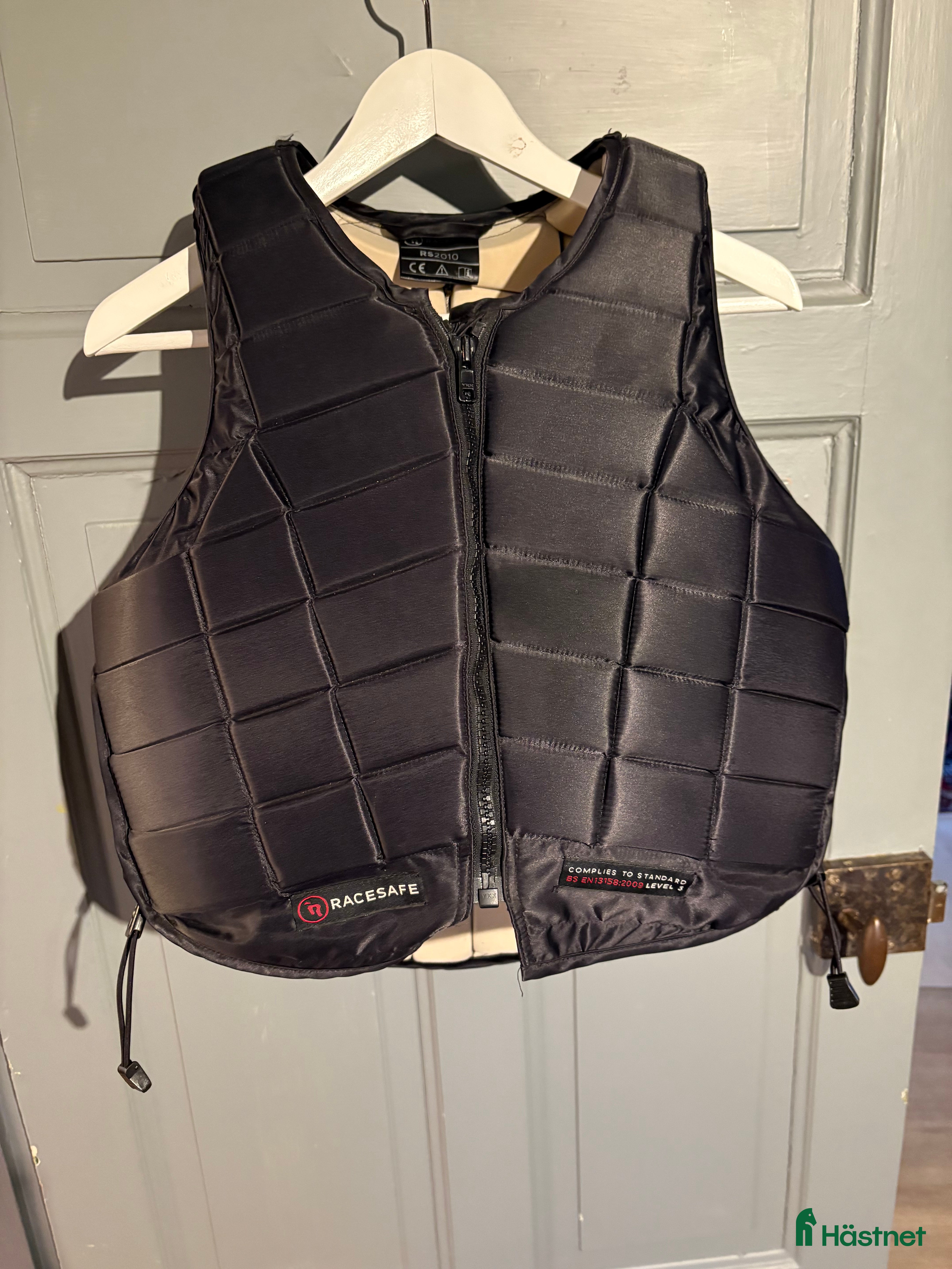 Säkerhetsvästar ryttarutrustning till salu: Racesafe Adult M  i Löberöd - Annons 7