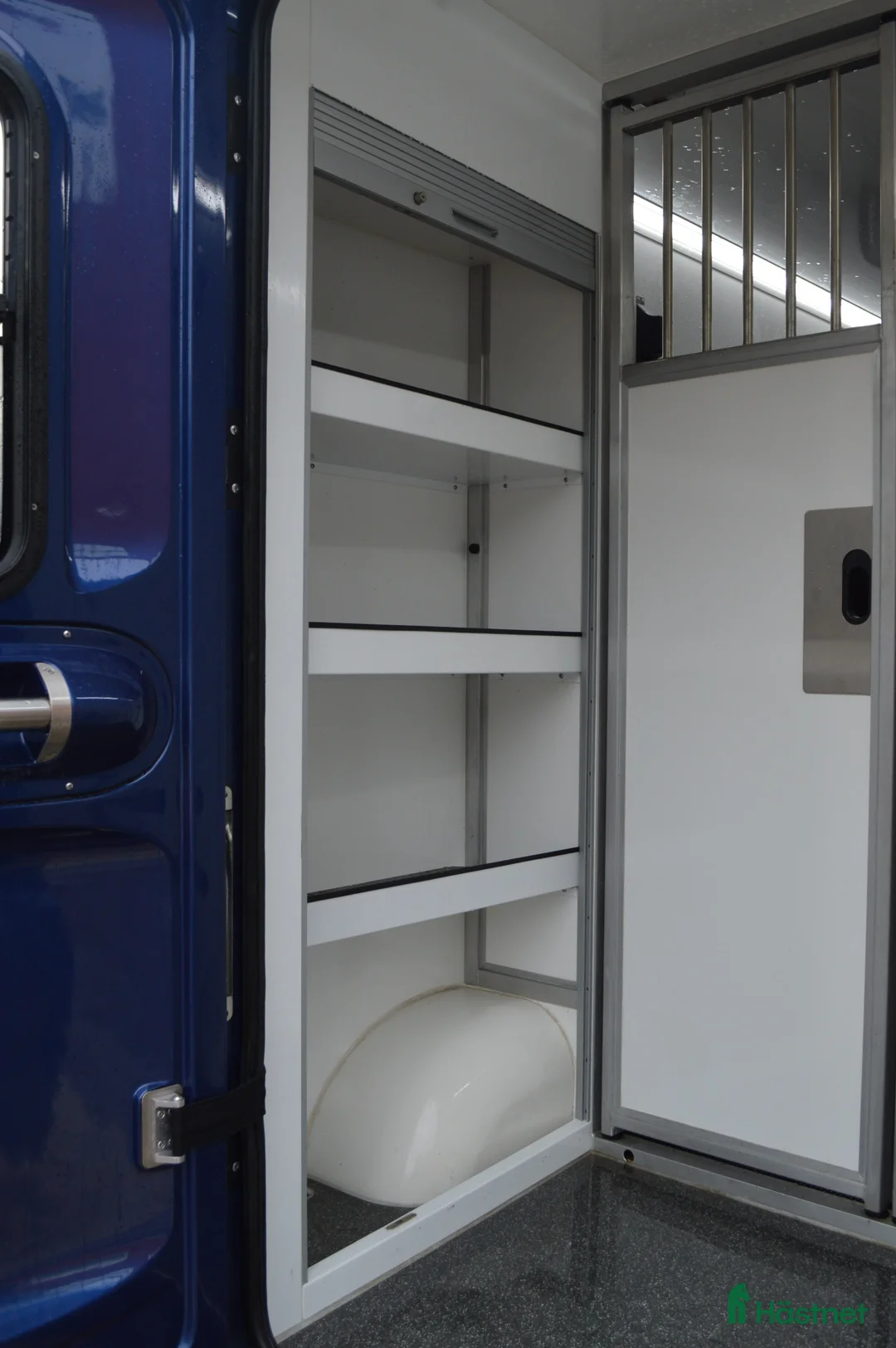 Hästlastbilar  fordon & transport till salu: Krismar Hästlastbil 3sits Stut 1950mil årsm 2022 i Kvicksund - Annons 5