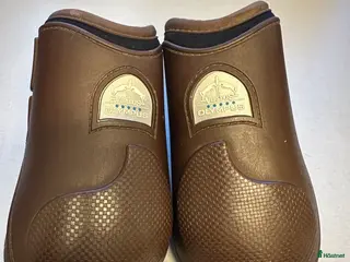 Benskydd hästutrustning till salu: Veredus i Uppsala - Annons 24