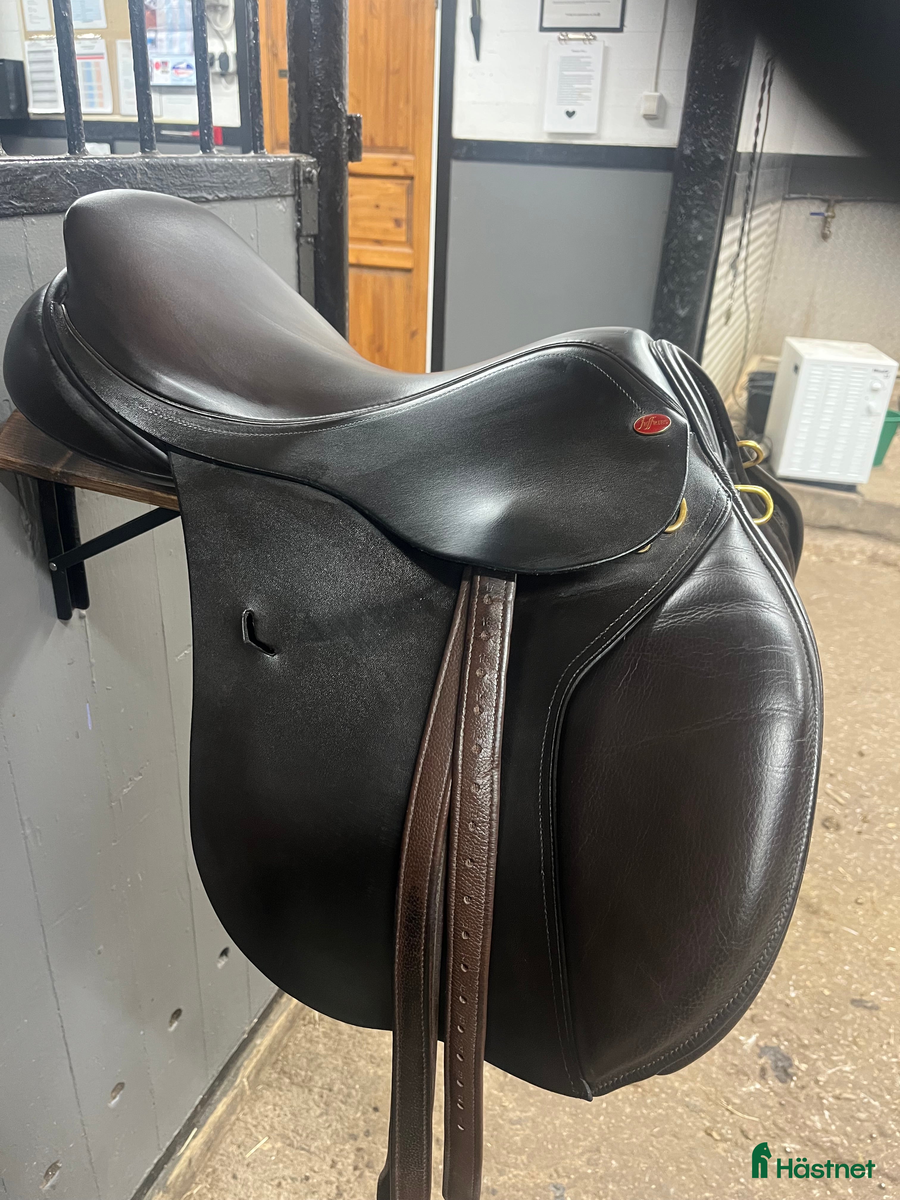 Sadlar hästutrustning till salu: Hoppsadel Jeffries Fili Flat 17 N i Trångsund - Annons 2