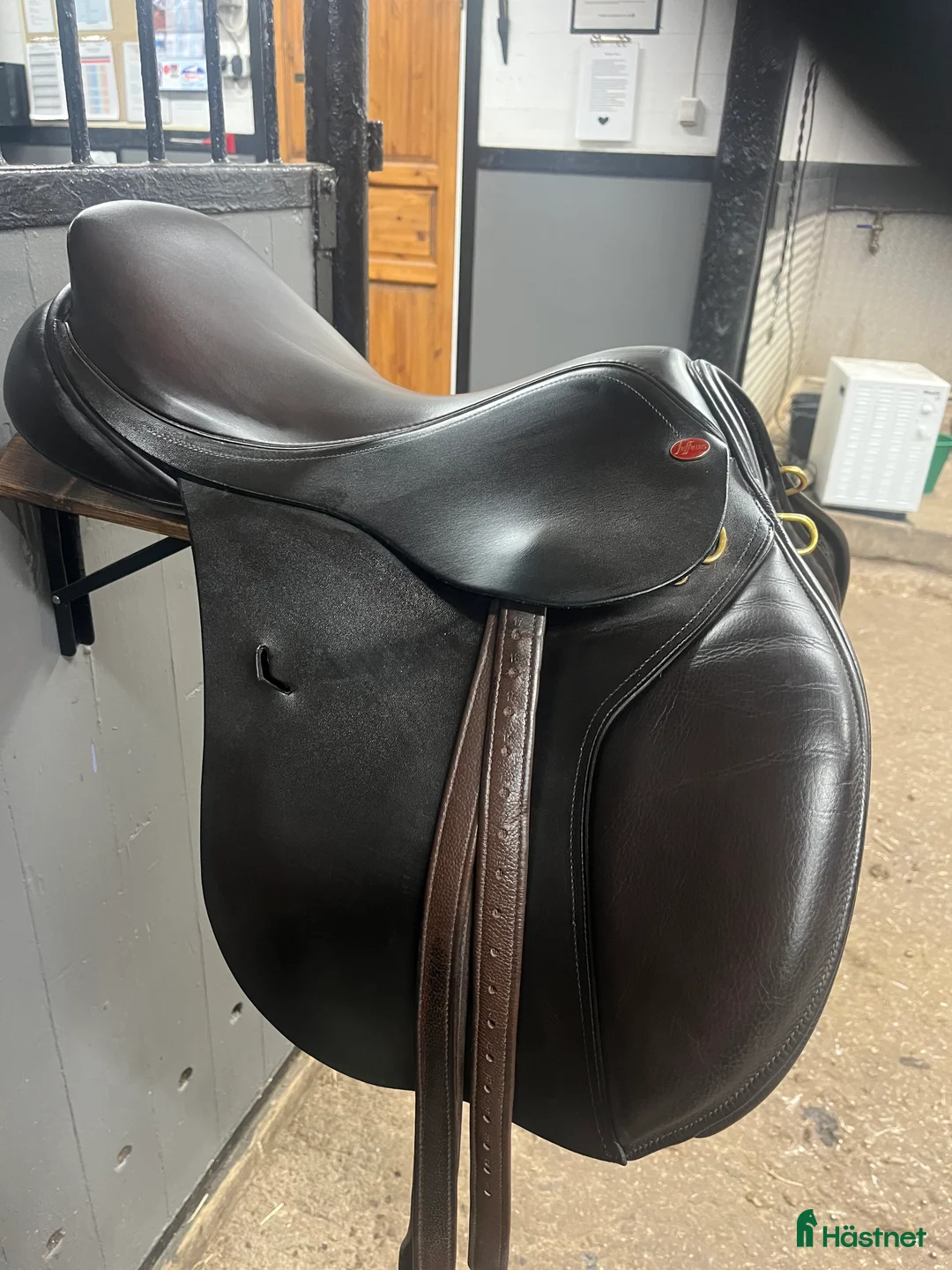 Sadlar hästutrustning till salu: Hoppsadel Jeffries Fili Flat 17 N i Trångsund - Annons 1