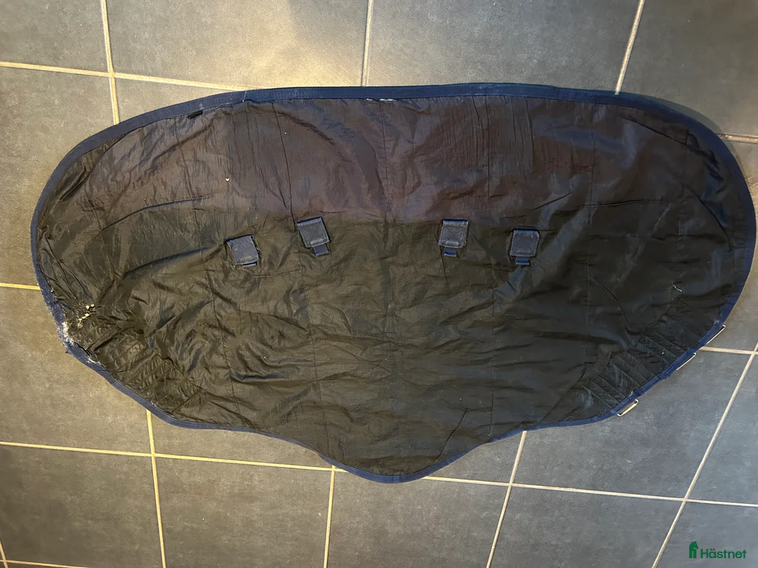 Täcken hästutrustning till salu: Fairfeild 80g regntäcken m. Avtagbar hals i Vellinge - Annons 4