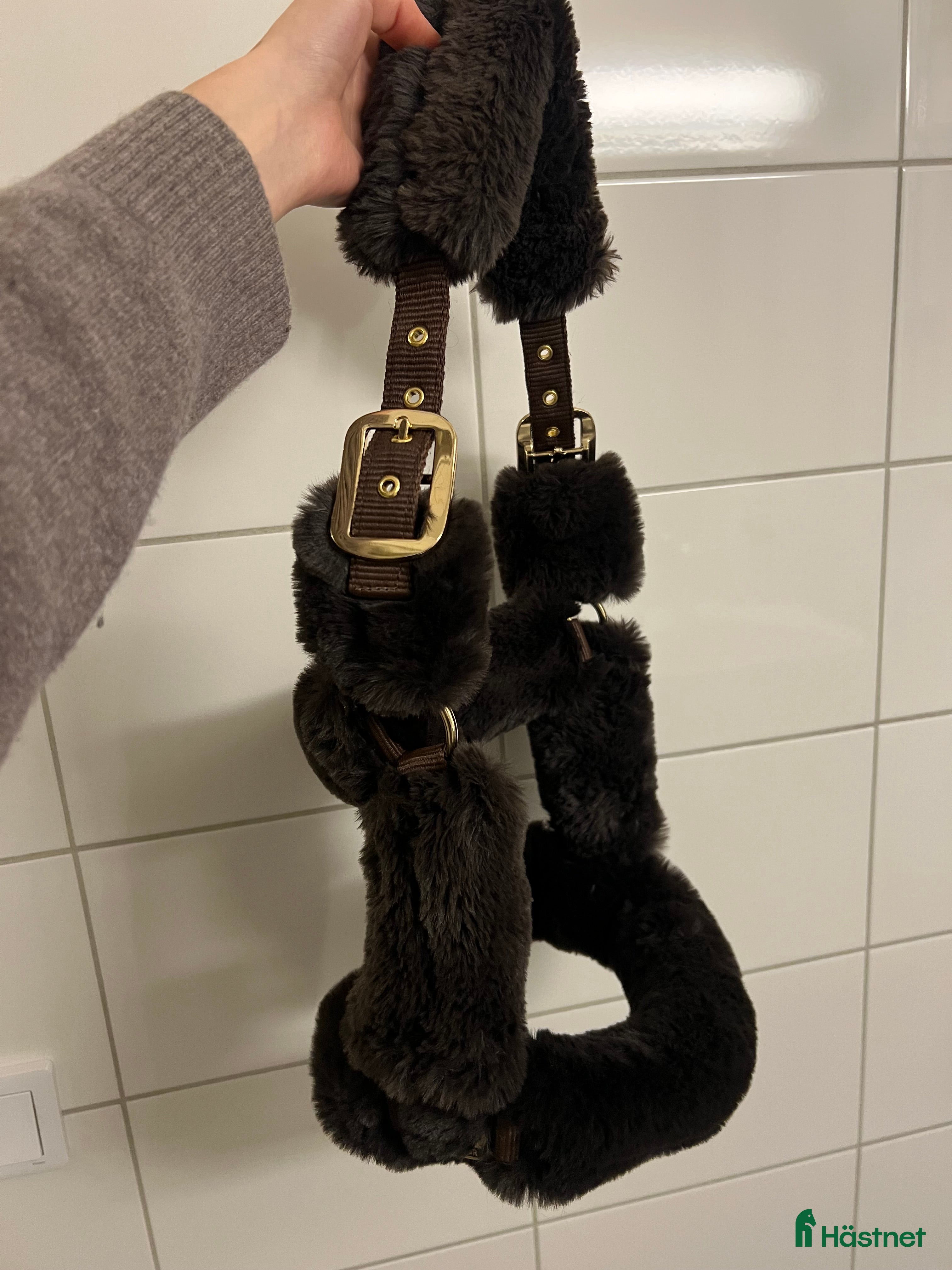 Övrig Hästutrustning hästutrustning till salu: Brun fluffgrimma i Göteborg - Annons 1