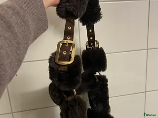 Övrig Hästutrustning hästutrustning till salu: Brun fluffgrimma i Göteborg - Annons 1