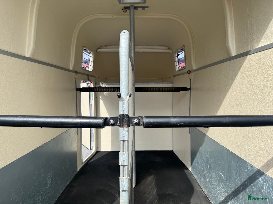 Hästtransporter  fordon & transport till salu: Välvårdad Thule Premium  i Ekerö - Annons 3