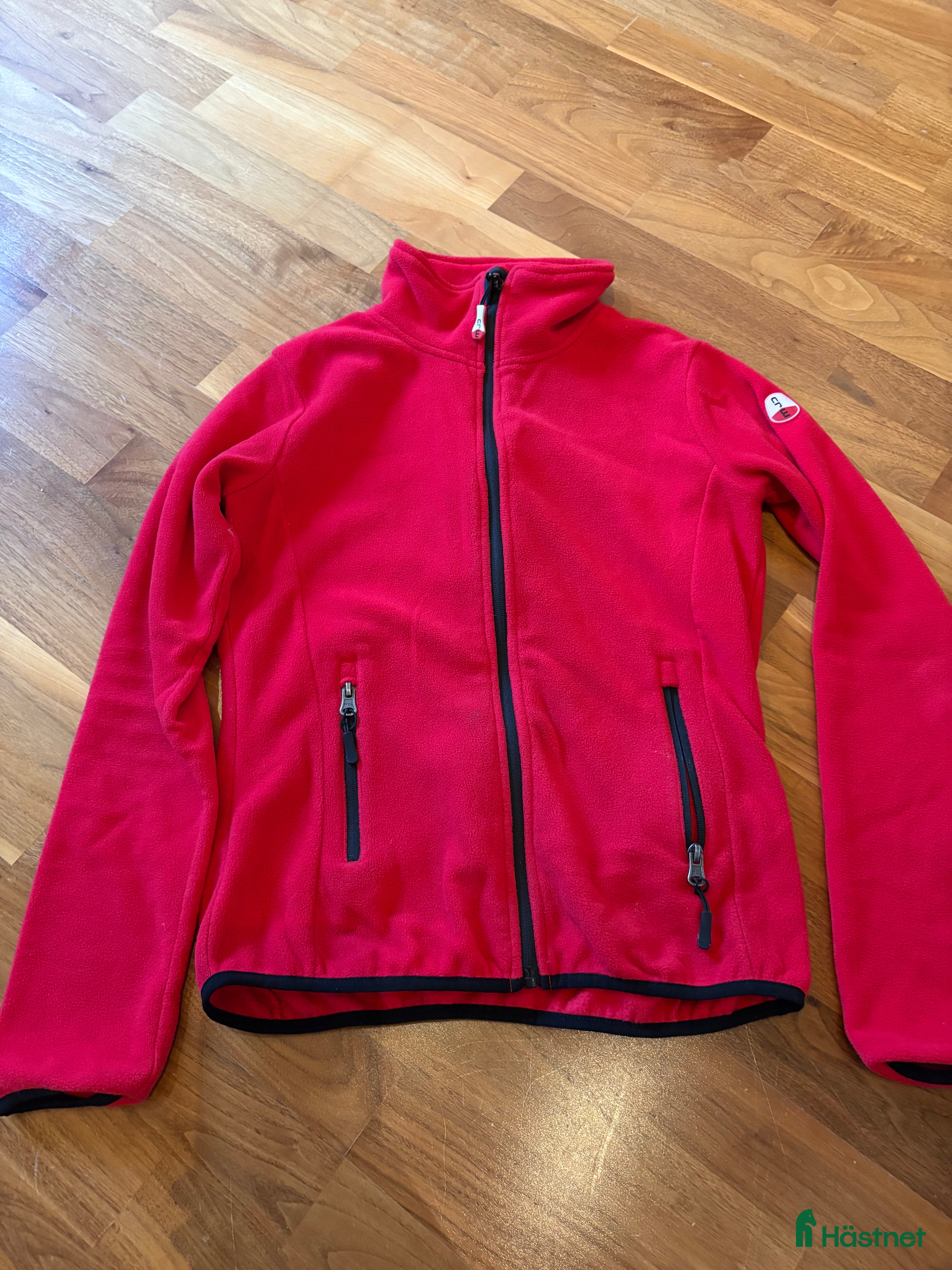 Övrig Ryttarutrustning ryttarutrustning till salu: Röd fleecetröja oanvänd  i Västerhaninge - Annons 4