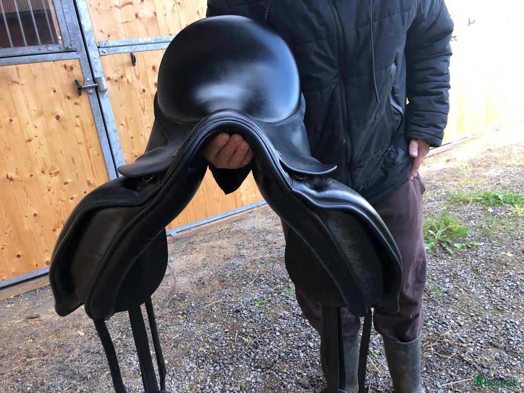 Sadlar hästutrustning till salu: Crown Aragorn  i Bergkvara - Annons 7