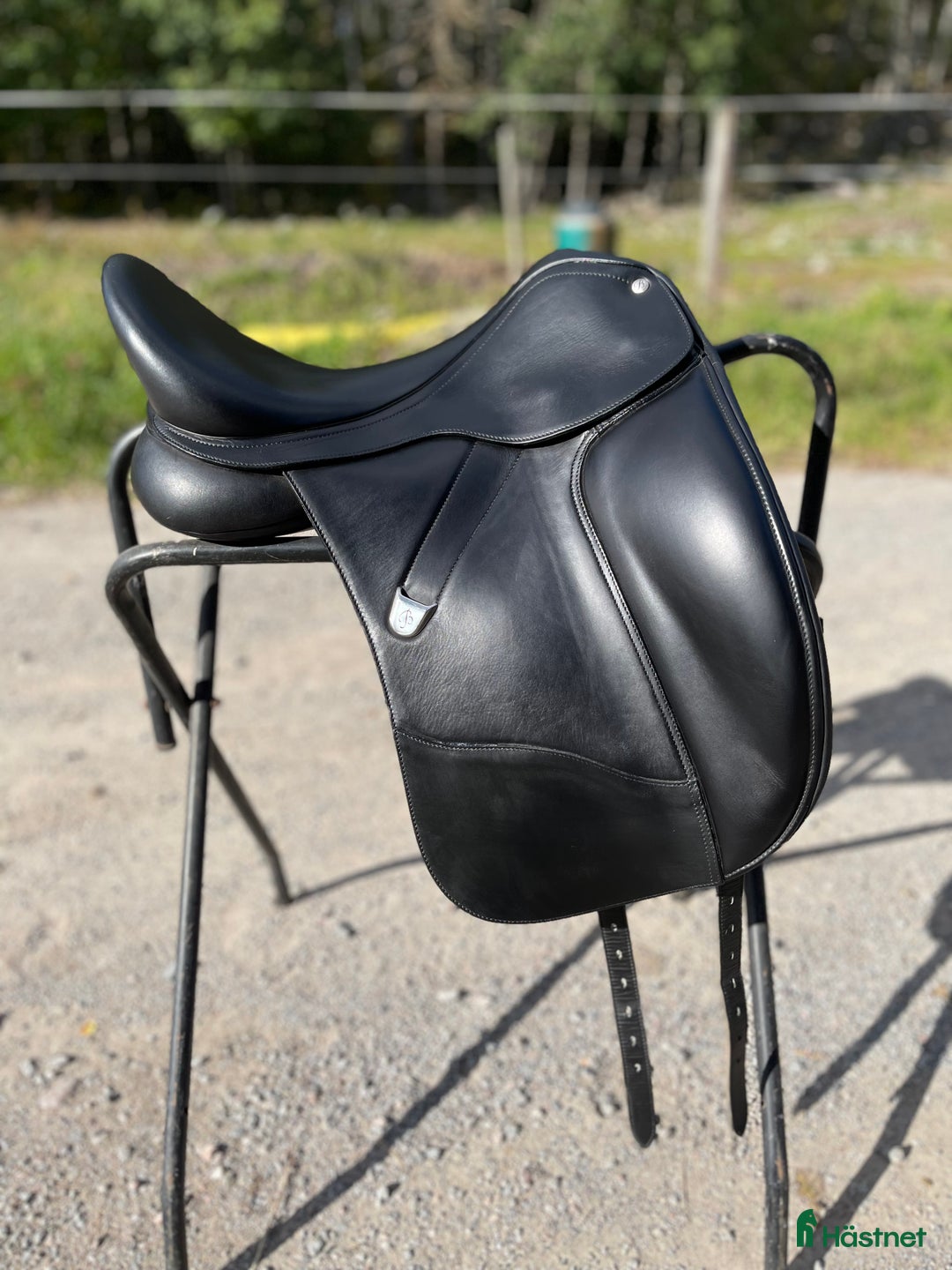Sadlar hästutrustning till salu: Bates Dressage Luxe sadel i Tullinge - Annons 1