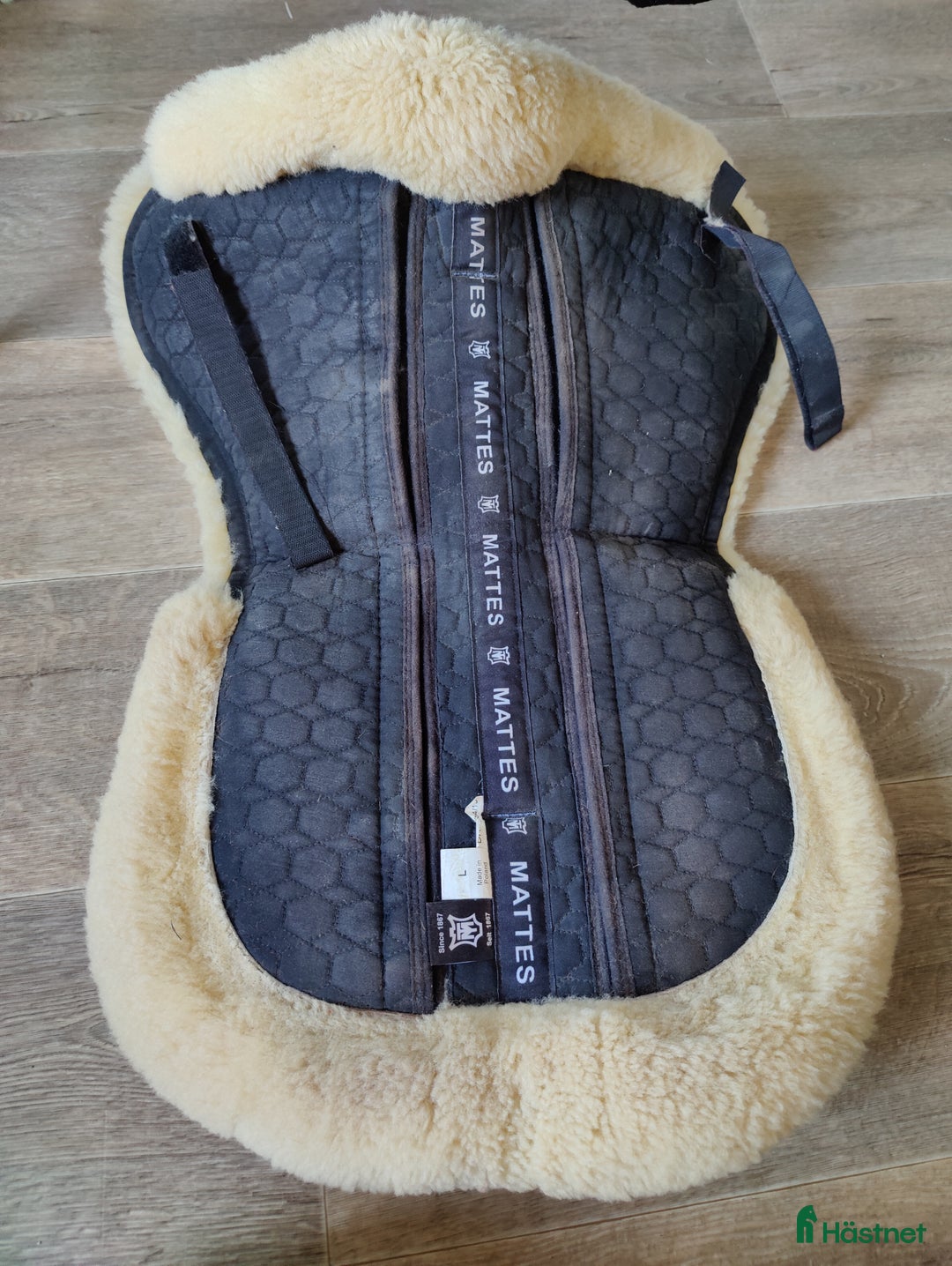 Schabrak & Vojlockar hästutrustning till salu: Mattes korrektionpad dressyr L i Borlänge - Annons 1