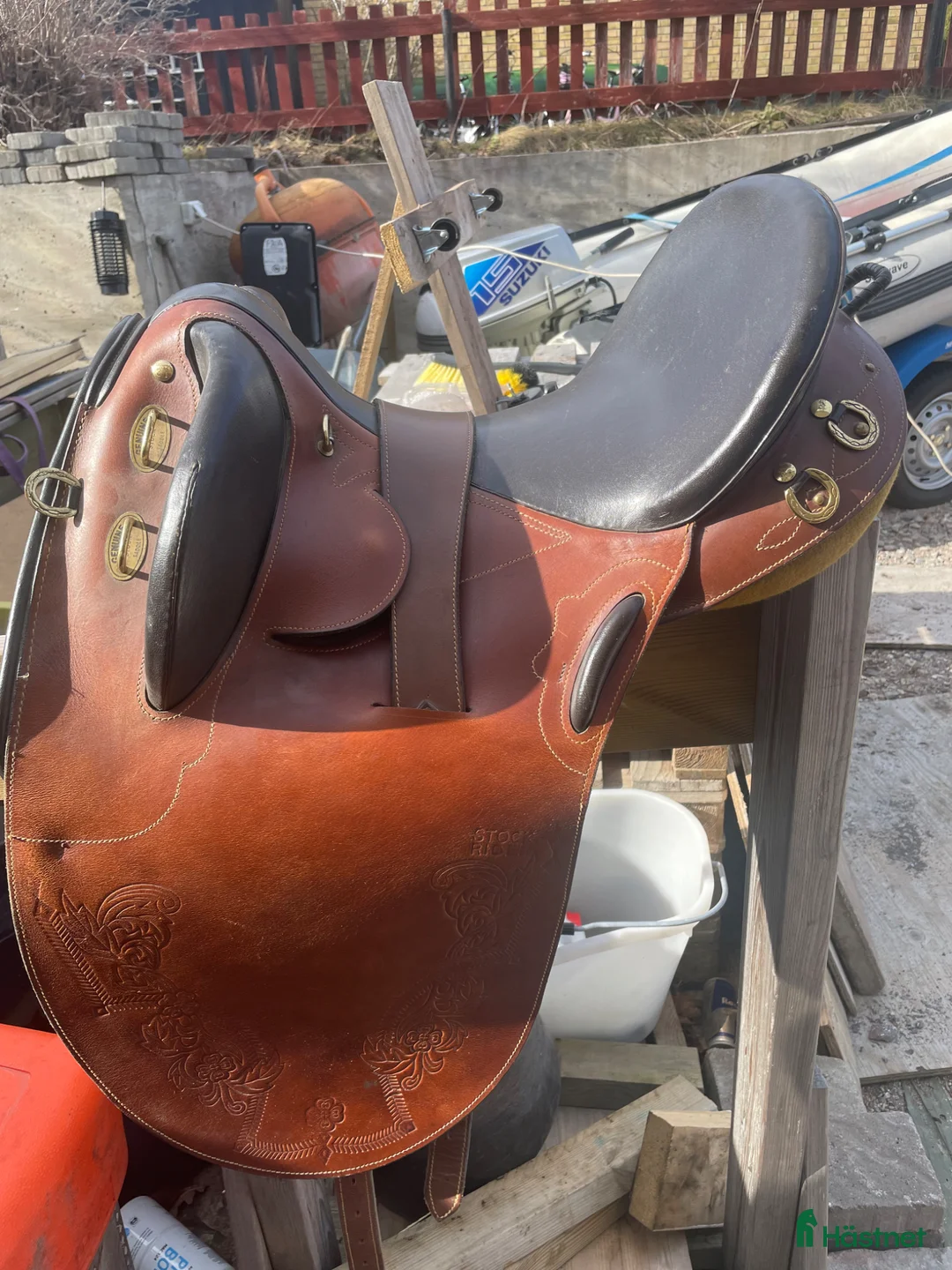 Sadlar hästutrustning till salu: Stocksadel 17 tum - Annons 1