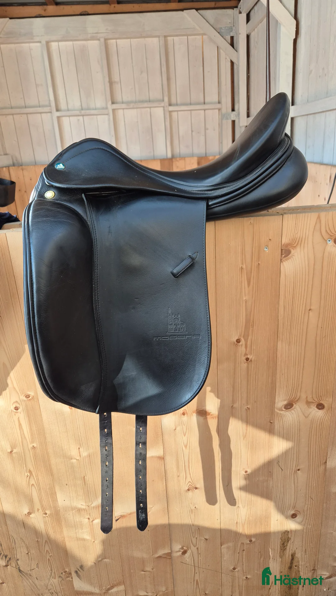 Sadlar hästutrustning till salu: Prestige Modena 17" – bomvidd 35 – bred kanal - Annons 1