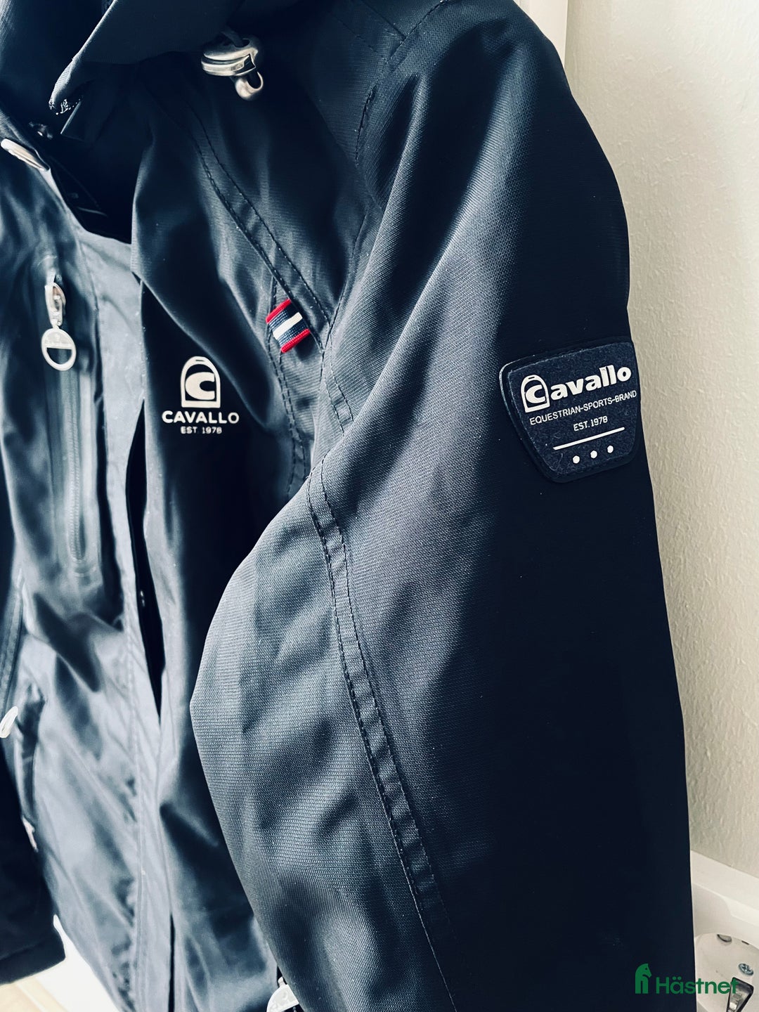 Jackor & Kavajer ryttarutrustning till salu: Cavallo höstjacka / regnjacka i nyskick i Stockholm - Annons 2