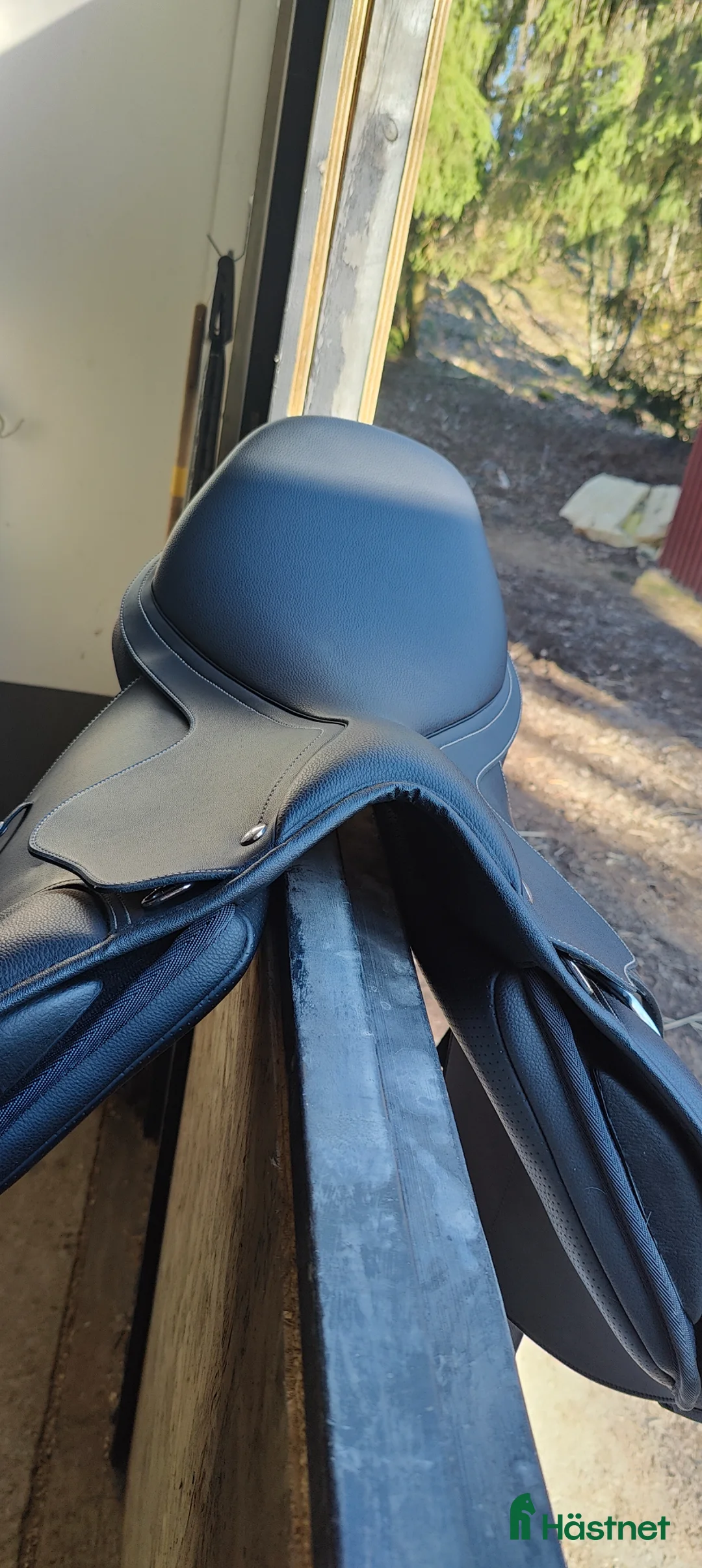 Sadlar hästutrustning till salu: Hoppsadel i stort sett ny i Huddinge - Annons 5