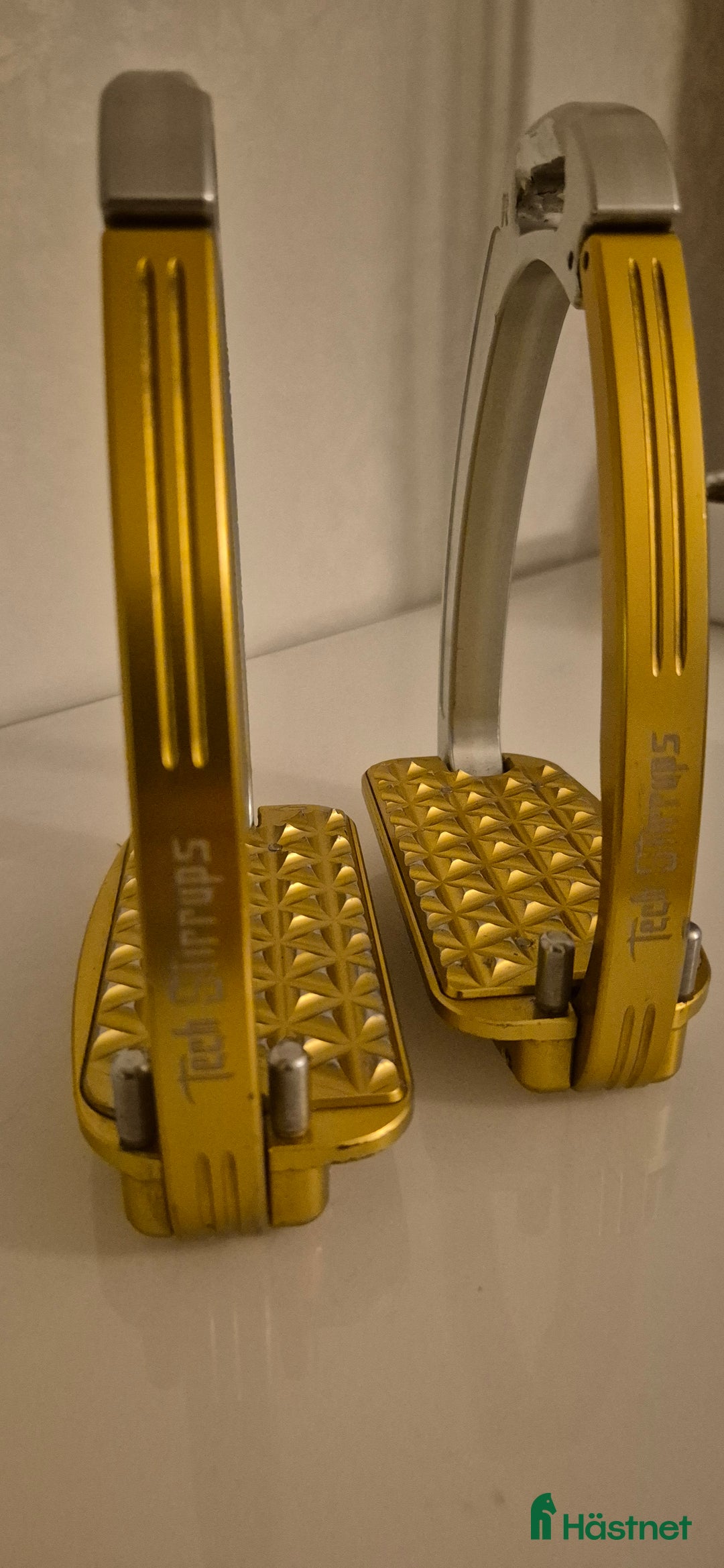 Stigbyglar hästutrustning till salu: Fina Tech Stirrup säkerhetstigbyglar i Frösön - Annons 2