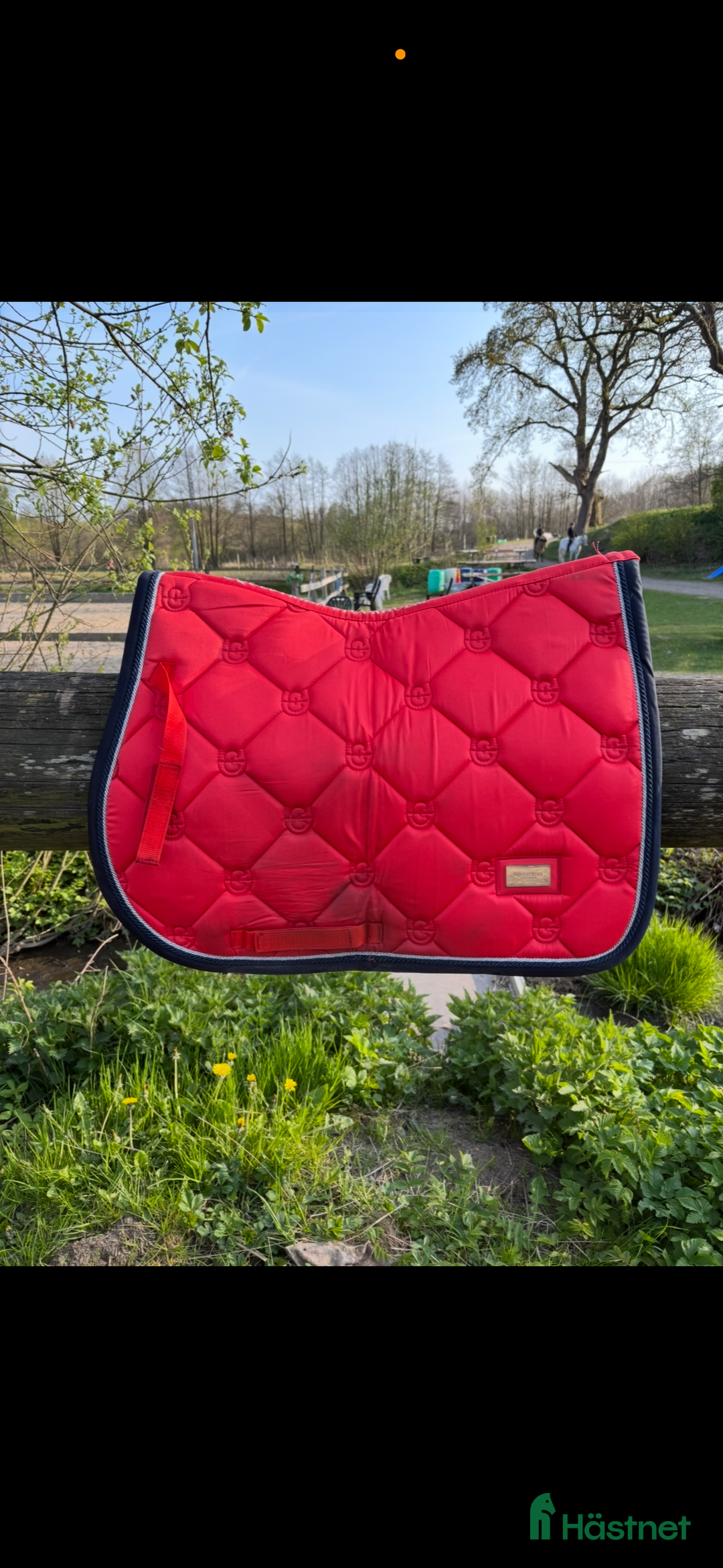 Schabrak & Vojlockar hästutrustning till salu: Equestrian Stockholm schabrak röd i Öjersjö - Annons 1