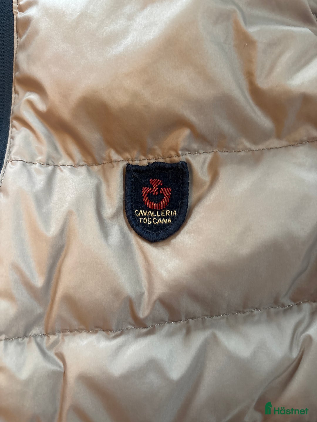 Jackor & Kavajer ryttarutrustning till salu: Dunväst från Cavalleria Toscana.  i Färjestaden - Annons 3